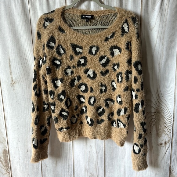 Express Pink Leopard Print Fuzzy Soft Sweater Size Medium - Picture 1 of 12